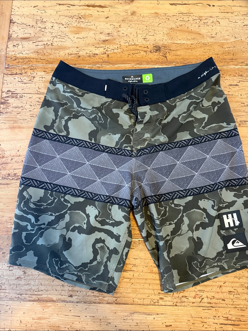 Quiksilver Men's Olive & Black Camo Boardshorts with Geometric Band